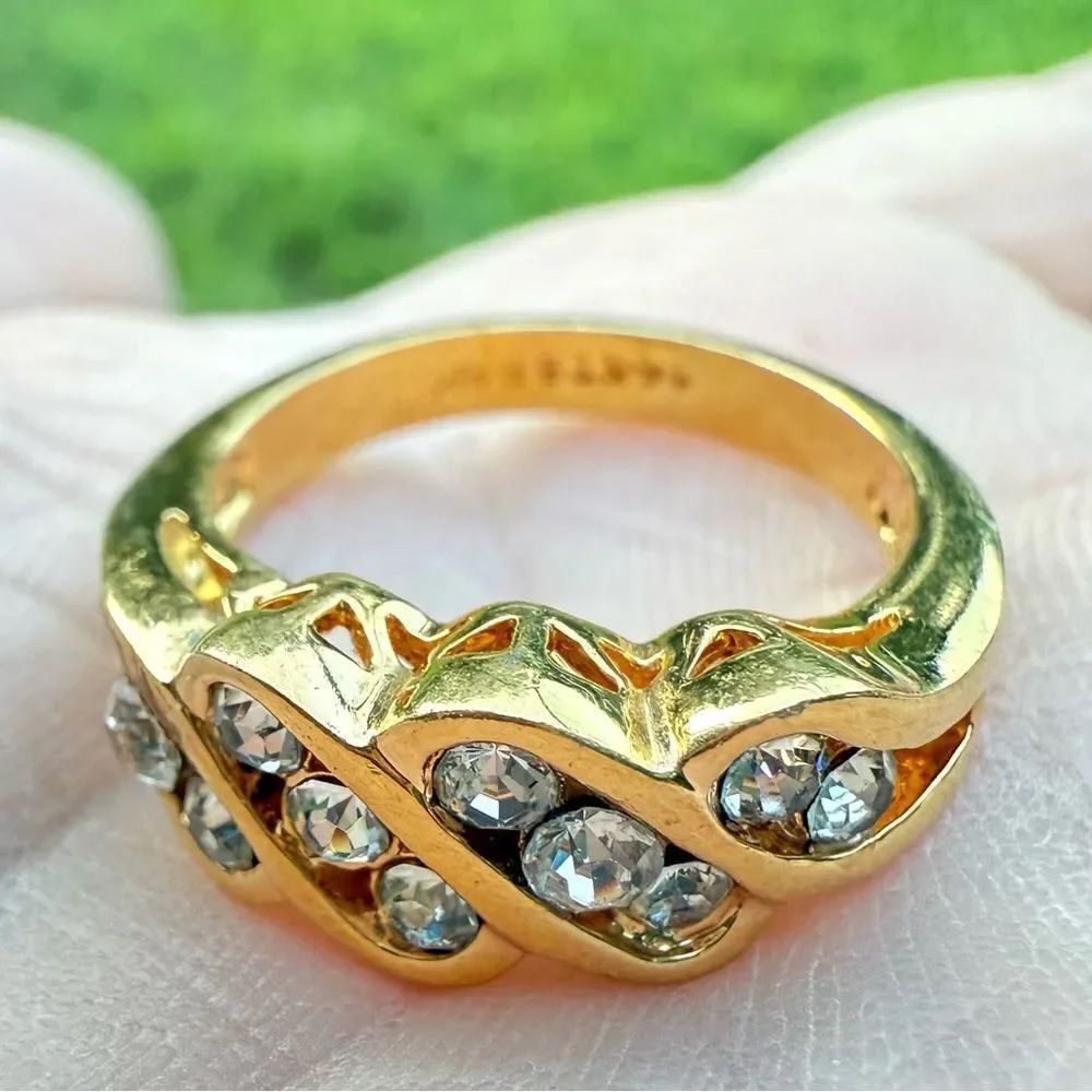 WOMEN’S GOLD TONE STATEMENT RING– CRYSTAL ACCENTS – SIZE 7 – NEIMAN MARCUS STYLE